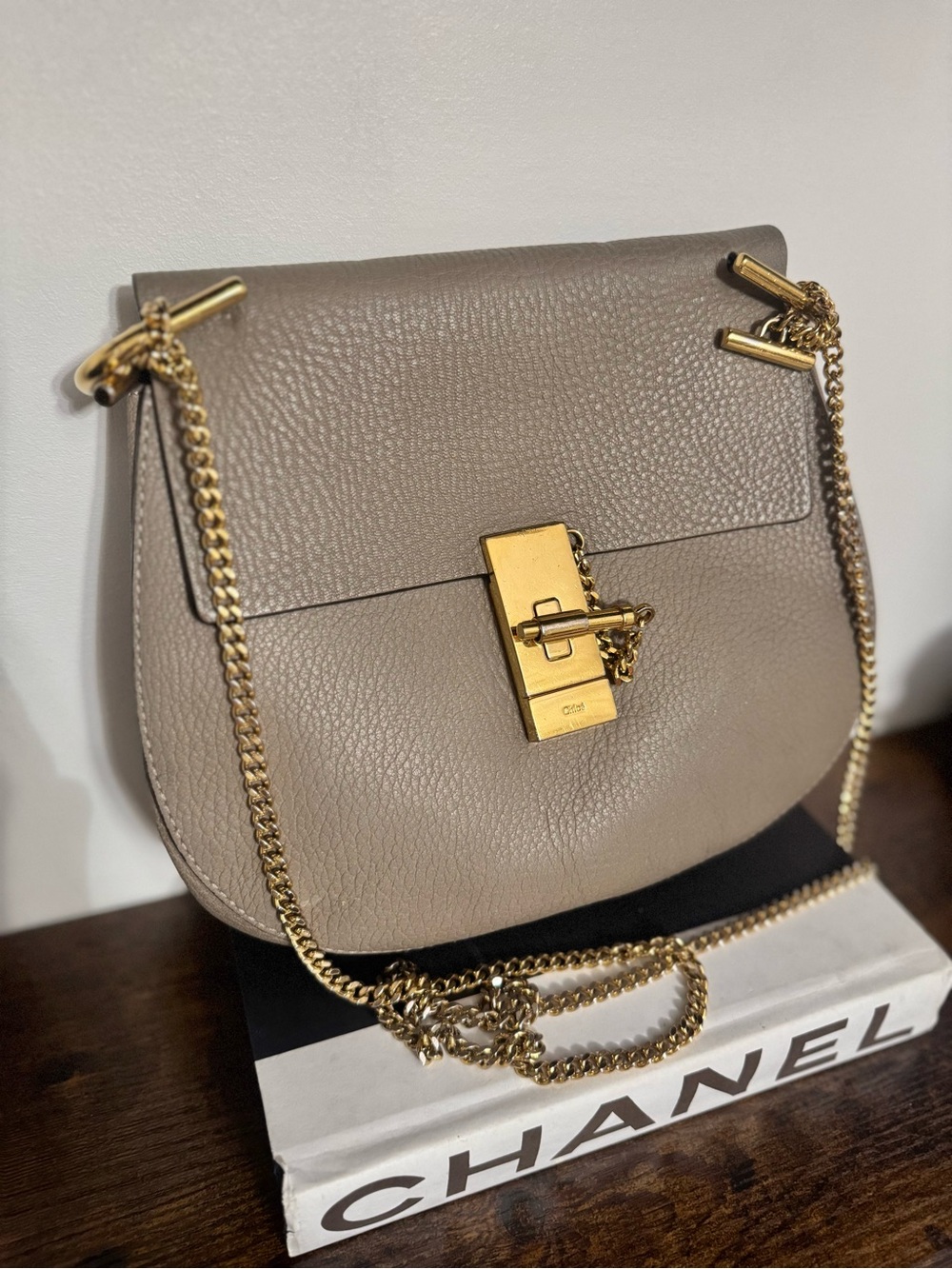 Chloé Drew Shoulder Bag Taupe Grained Leather Gold Chain